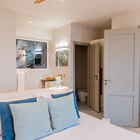 Luxurious Luna With A Swimming Pool And A Fantastic Sea And Sunset View Ioulis