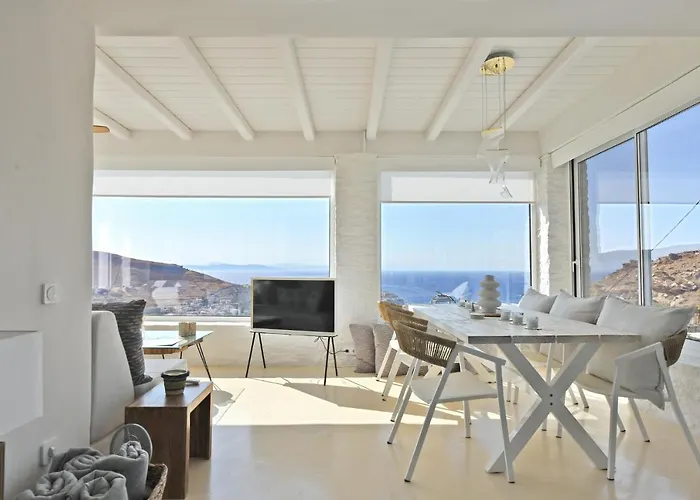 Luxurious Lune With A Swimming Pool And A Fantastic Sea And Sunset View *